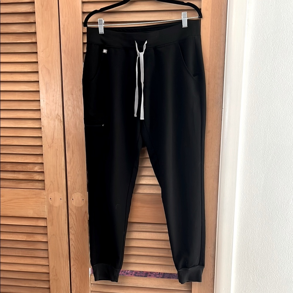 FIGS Women’s Zamora Jogger Scrub Pants Black Size M